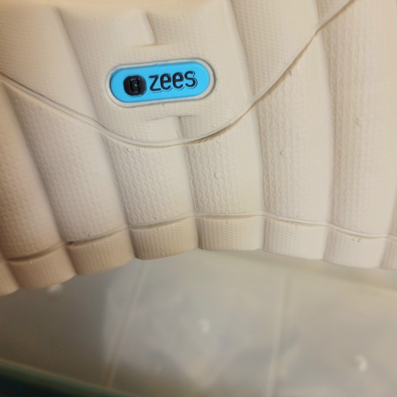 Bzees Glisten Green Animal Print Ribbon Lace-Up Fashion Sneakers Size 10 Wide - Picture 9 of 10